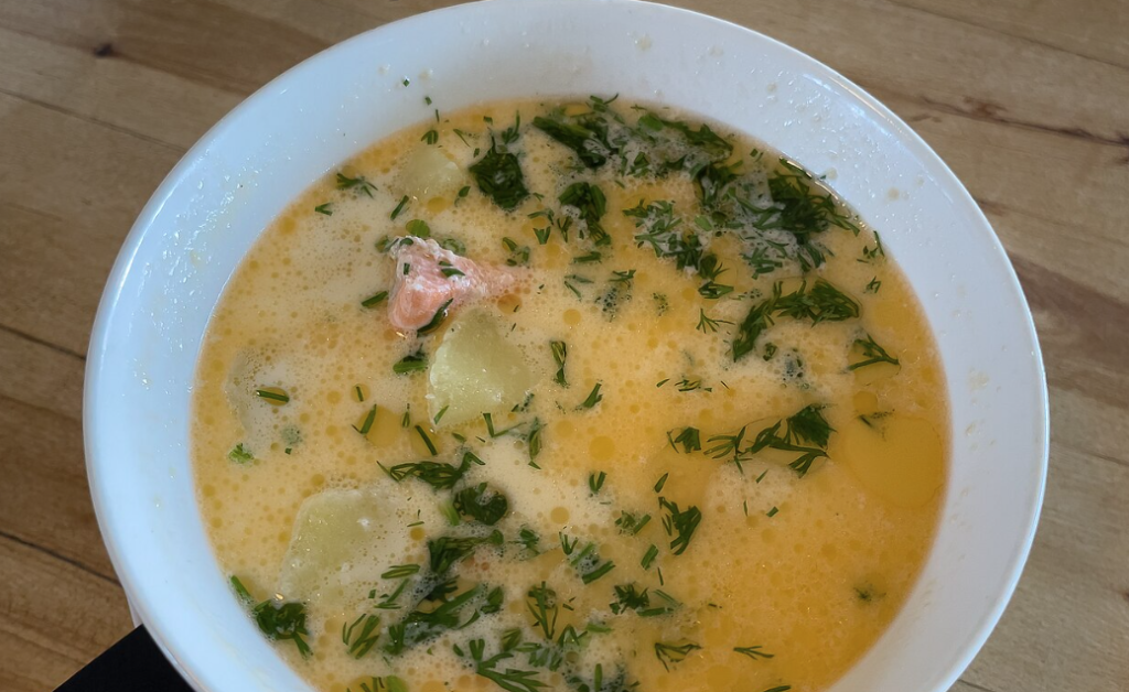 Suomalaista ruokaa - Lohikeitto (suomalainen lohikeitto)