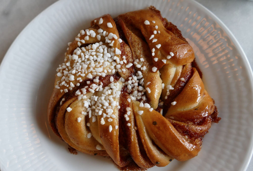 Suomalaista ruokaa - Korvapuusti (Finnish Cinnamon Buns)